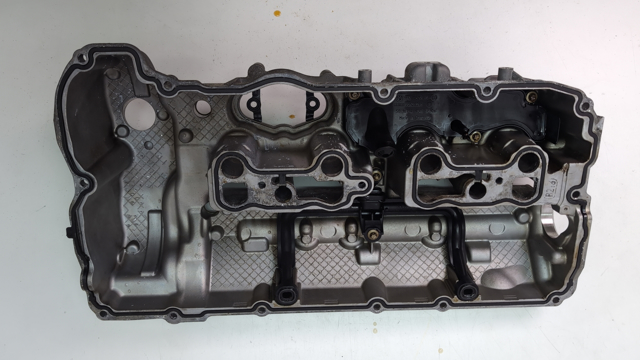 BMW 11127636759 Крышка клапанная правая в наличии Полтава