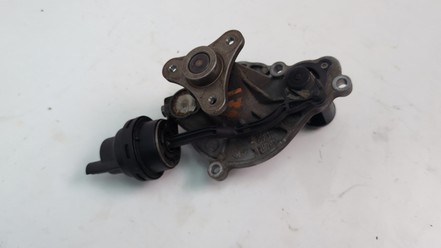 11518638026 BMW Помпа купить в Киев