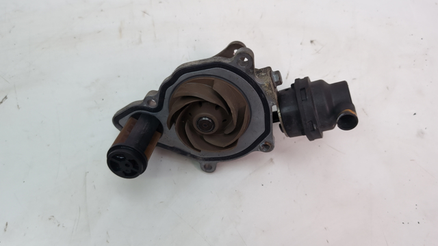 BMW 11518638494 Помпа водяная (насос) охлаждения в наличии Украина