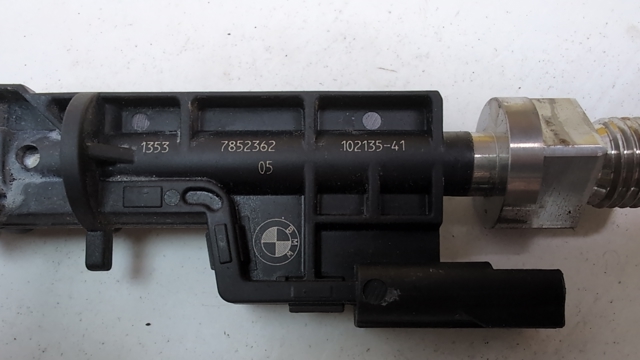 13647852362 BMW Топливные форсунки купить в Киев