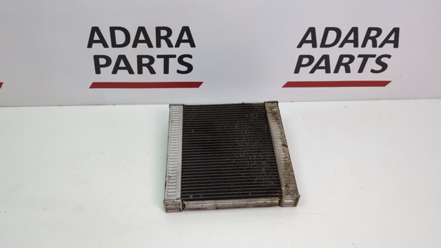 Радиатор охлаждения двигателя, правый 17118620207 BMW