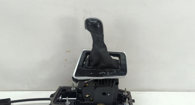 Ручка рычага коробки передач 17B713203OKM VAG