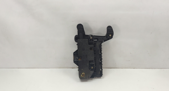 Подставка аккумулятора 1K0915325B VAG