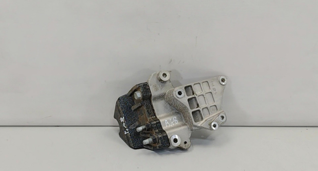 Кронштейн подушки (опоры) двигателя, правой 21825C1000 HYUNDAI