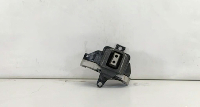 Подушка (опора) двигателя, левая 21830D3400 HYUNDAI