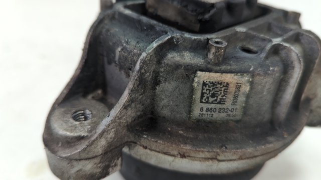 Правая подушка двигателя 22116859846 BMW