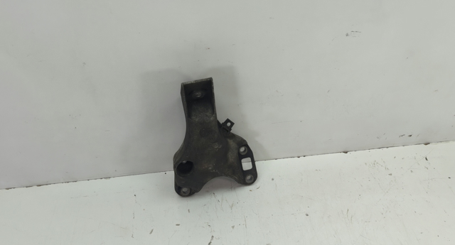 Кронштейн подушки (опоры) двигателя, левой 22116882033 BMW