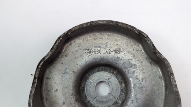 Кронштейн задней балки 31106861142 BMW