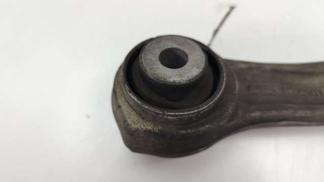 Передний нижний рычаг 31126777740 BMW