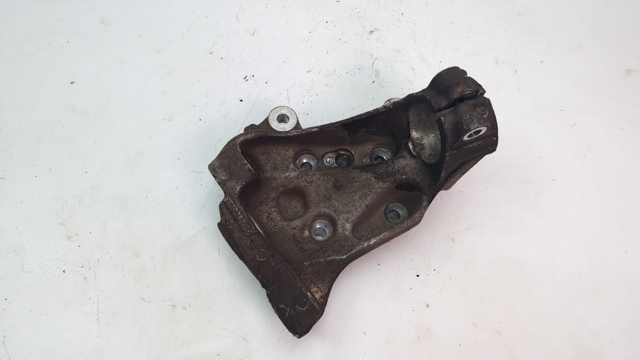 Цапфа передняя левая 31216792287 BMW