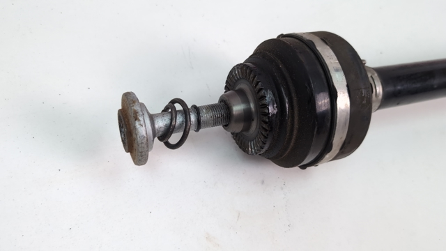 33208689575 BMW Полуось задняя левая купить в Ирпень