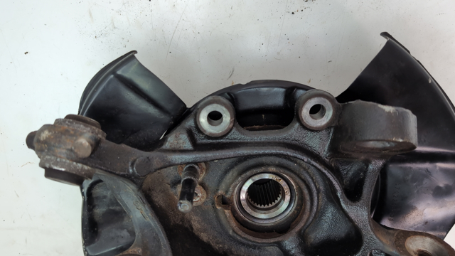 33326797508 BMW Цапфа (поворотный кулак) задний правый купить в Ирпень