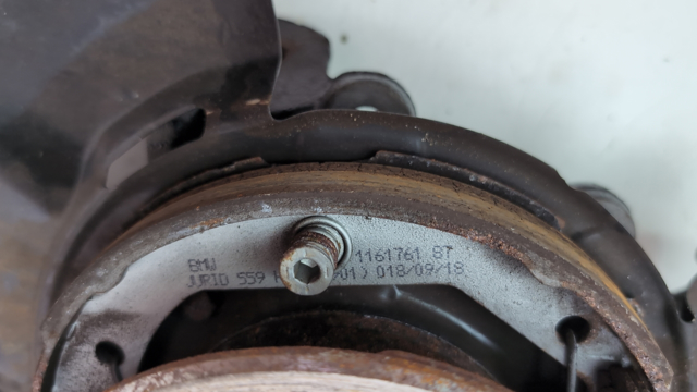 BMW 33326797508 Цапфа задняя правая в наличии Винница