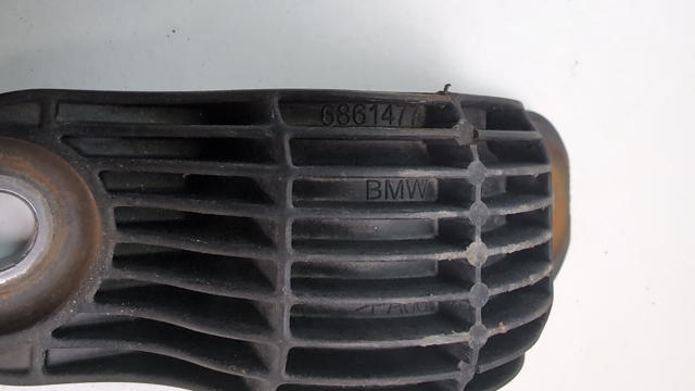 Хомут крепления втулки стабилизатора, заднего 33556861477 BMW
