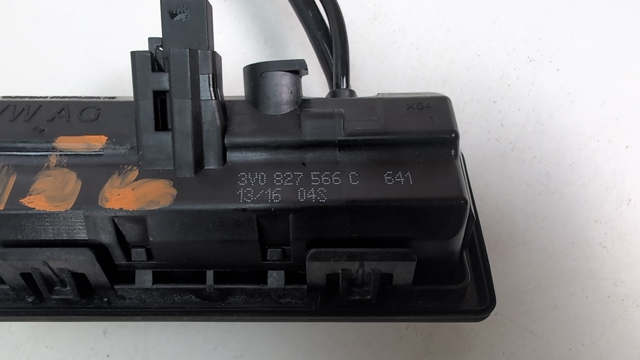 VAG 3V0827566C Кнопка привода замка багажника в наличии Полтава
