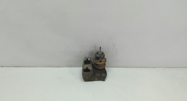 Кронштейн подушки (опоры) двигателя, правой 41032AJ050 SUBARU