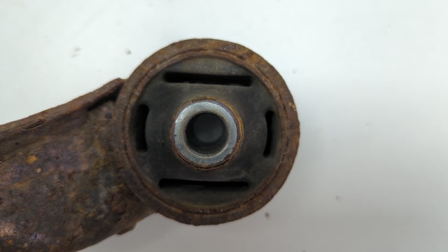 Кронштейн/траверса заднего редуктора, передняя 41310AG023 SUBARU
