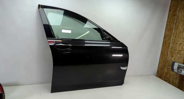 Пассажирская передняя дверь 41525A2A388 BMW