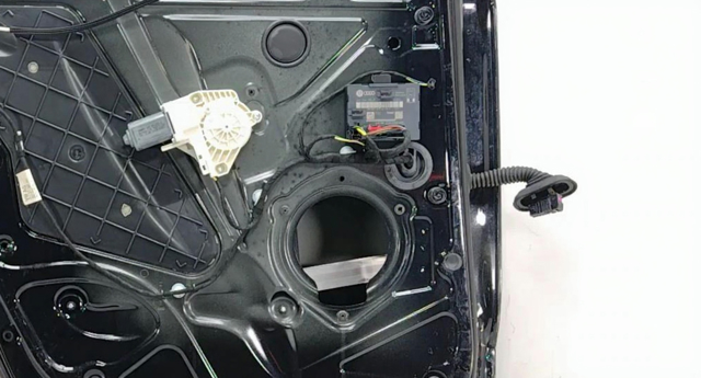 Стеклоподъемник левой задней двери 4L0839461A VAG