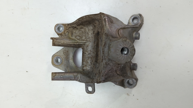 Кронштейн подушки (опоры) двигателя, правой 4M0199308AS VAG