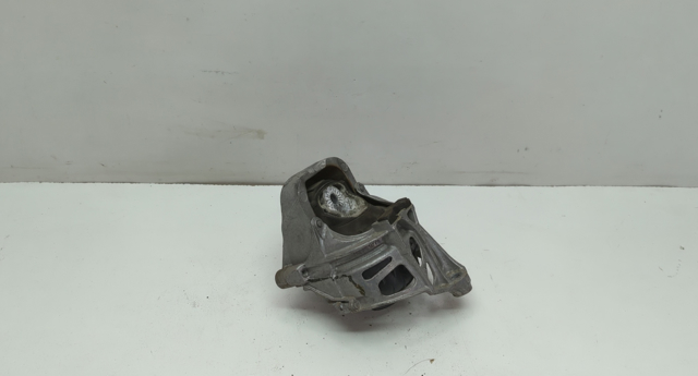 Подушка (опора) двигателя, левая 4M0199371FG VAG