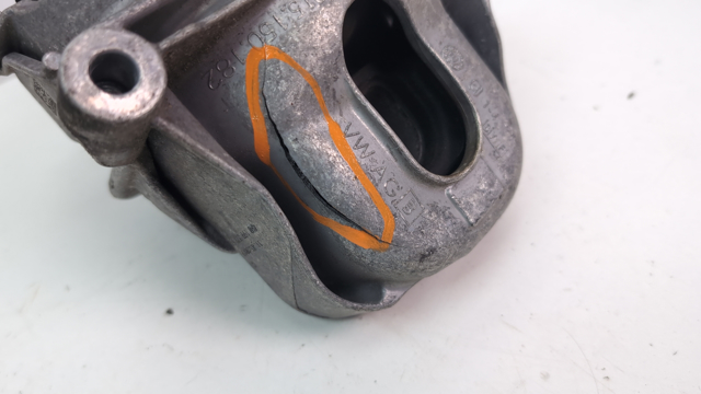 Правая опора ДВС 4M0199372FC VAG