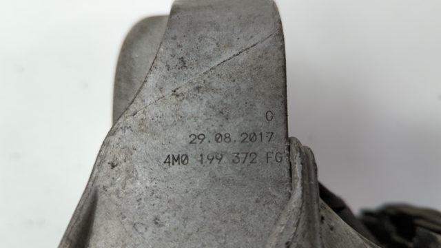 Правая опора двигателя 4M0199372FG VAG