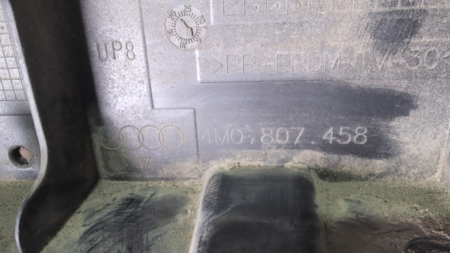 Кронштейн бампера заднего, центральный 4M0807458 VAG