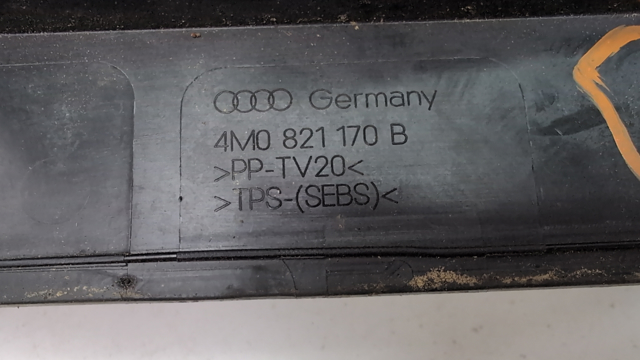 4M0821170B VAG Уплотнитель капота купить в Черкассы
