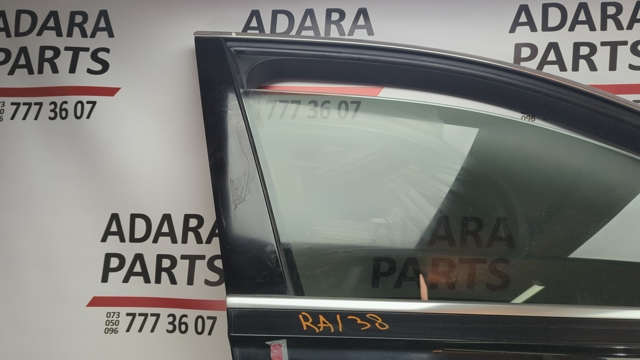 Накладка передней двери, правой, вертикальная 4M0837902 VAG