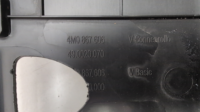 VAG 4M0867606C4PK Обшивка (облицовка) крышки багажника (двери 3/5-й задней) в наличии Кривой Рог