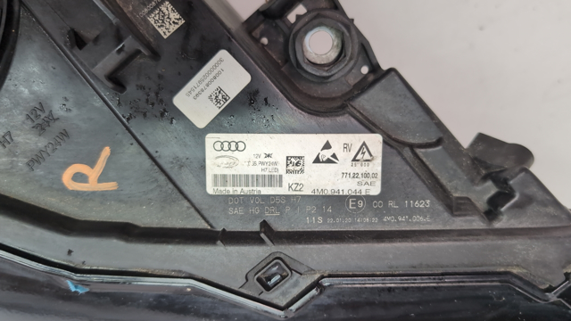 VAG 4M0941044B Фара правая в наличии Черновцы