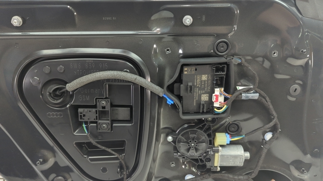 4M0959795E VAG Блок комфорта задней двери купить в Черновцы