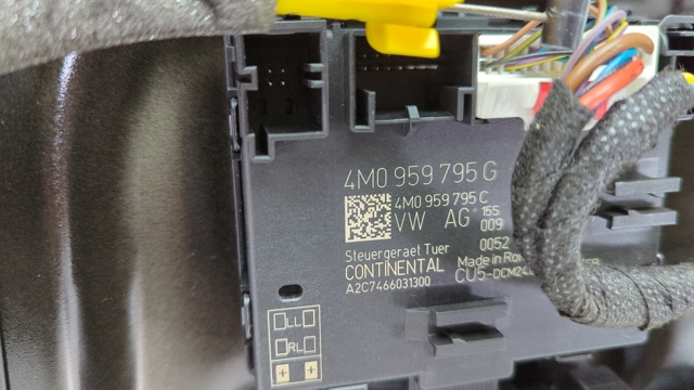 VAG 4M0959795G Блок комфорта задней двери в наличии Киев