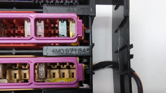 Корпус блока предохранителей 4M0971845 VAG