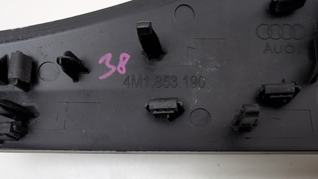 4M1853190BGM5 VAG Накладка на торпедо купить в Черкассы