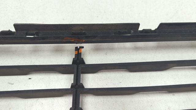 51117354773 BMW Решетка бампера переднего центральная купить в Житомир