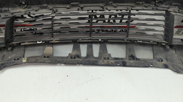 BMW 51117425974 Накладка бампера переднего центральная в наличии Одесса