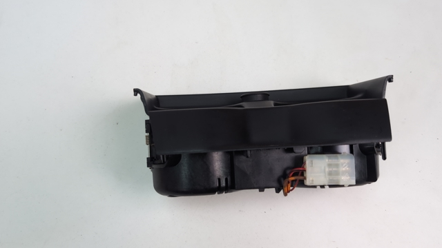 51166833813 BMW Подстаканник подлокотника центральной консоли купить в Хмельницкий