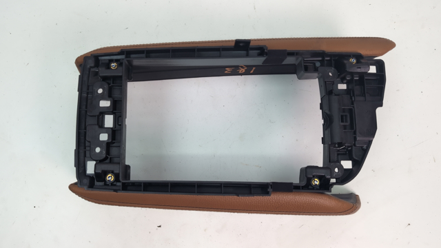 Подлокотник переднего сиденья 51169388142 BMW
