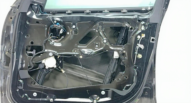 Стеклоподъемник передней правой двери 51337286484 BMW