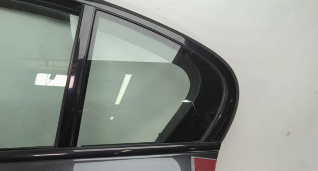 Стекло-форточка двери, задней, левой 51347177849 BMW