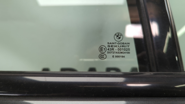 Стекло-форточка двери, задней, правой 51357177850 BMW