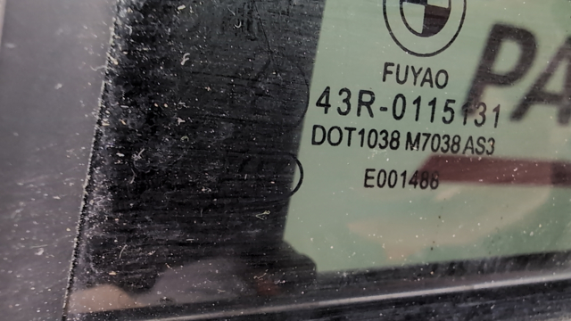 51357416971 BMW Стекло двери задней левой купить в Киев