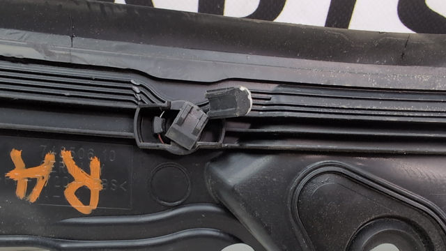 51717285920 BMW Решетка дворников купить в Ужгород