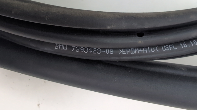 Уплотнитель двери передней, на (кузове) 51727468928 BMW