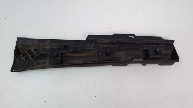 BMW 51777256920 Кронштейн наружной накладки порога правой в наличии Ирпень