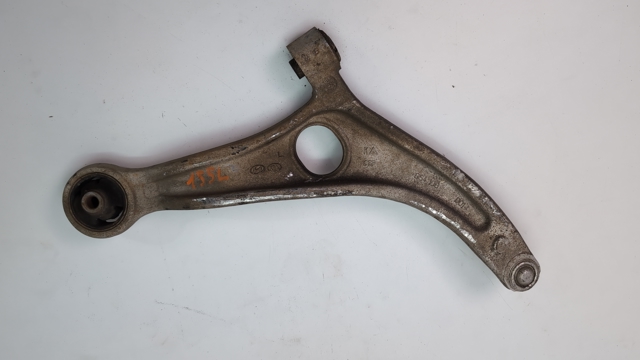 Рычаг передней подвески нижний, правый 545004R000 HYUNDAI