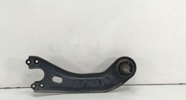 Рычаг/тяга задней подвески продольный нижний, правый 552803S000 HYUNDAI