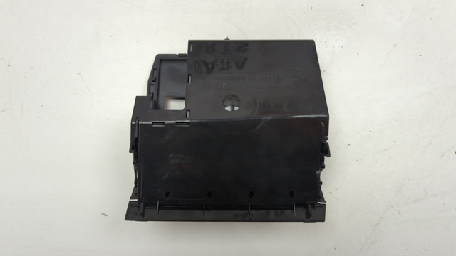 Пепельница центральной консоли 5G1863391F82V VAG